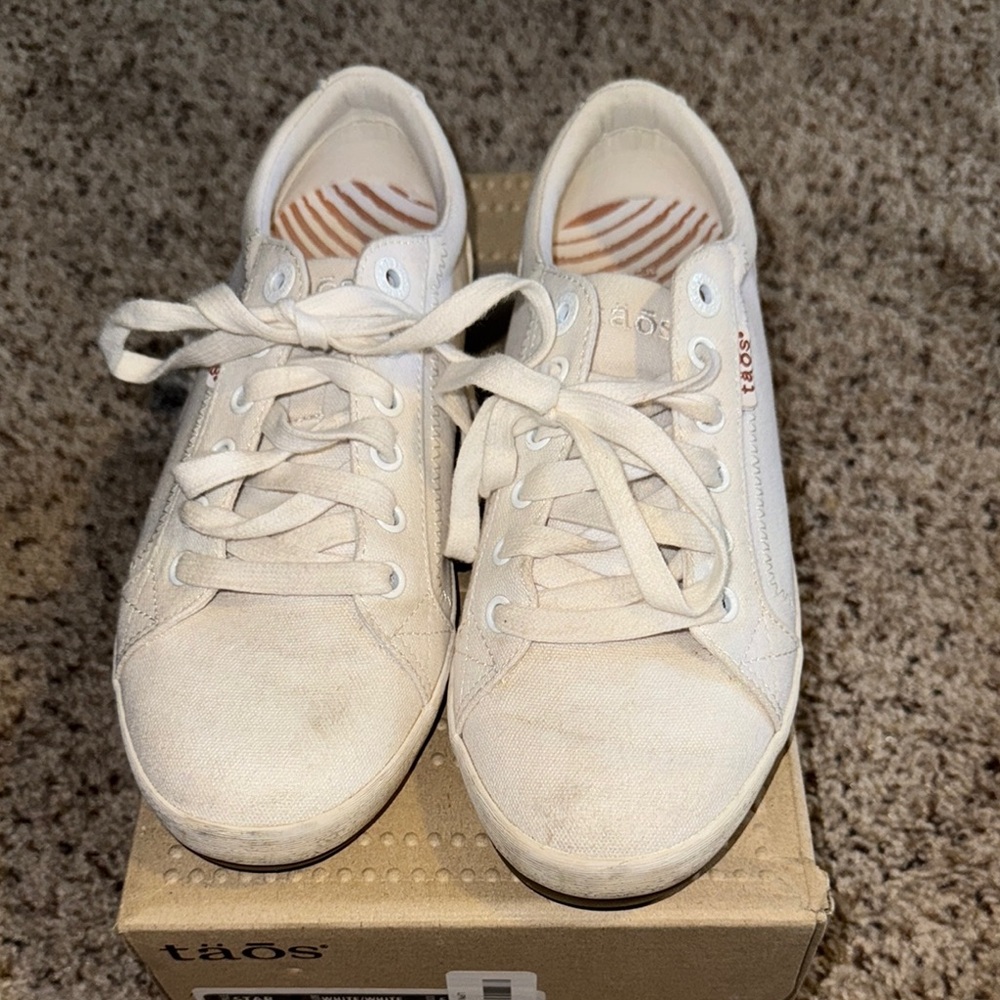Taos White Canvas Sneakers